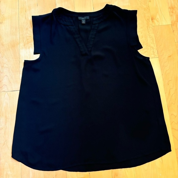 ☀️ J.Crew V-Neck Sleeveless Top - size 12​​​​ - Picture 1 of 5